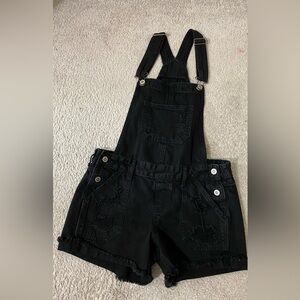 Hollister women’s black short-all’s low rise, small distressed jean material